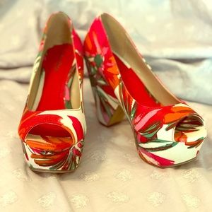 Peep toe floral heels